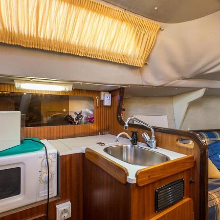 Pequeno Velero En Port Forum Ideal Para Backpackers Sant Adria de Besos Exterior photo