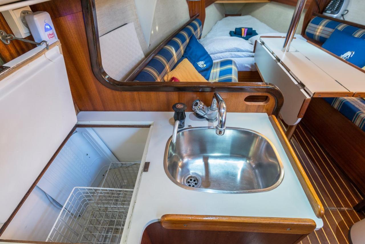 Pequeno Velero En Port Forum Ideal Para Backpackers Sant Adria de Besos Exterior photo
